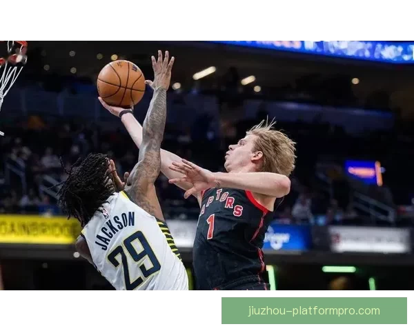 富尔茨迎来猛龙生涯首秀 接巴恩斯精准助攻轻松命中首球